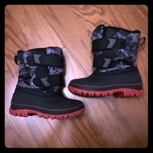 Toddler boys snow boots size 7/8